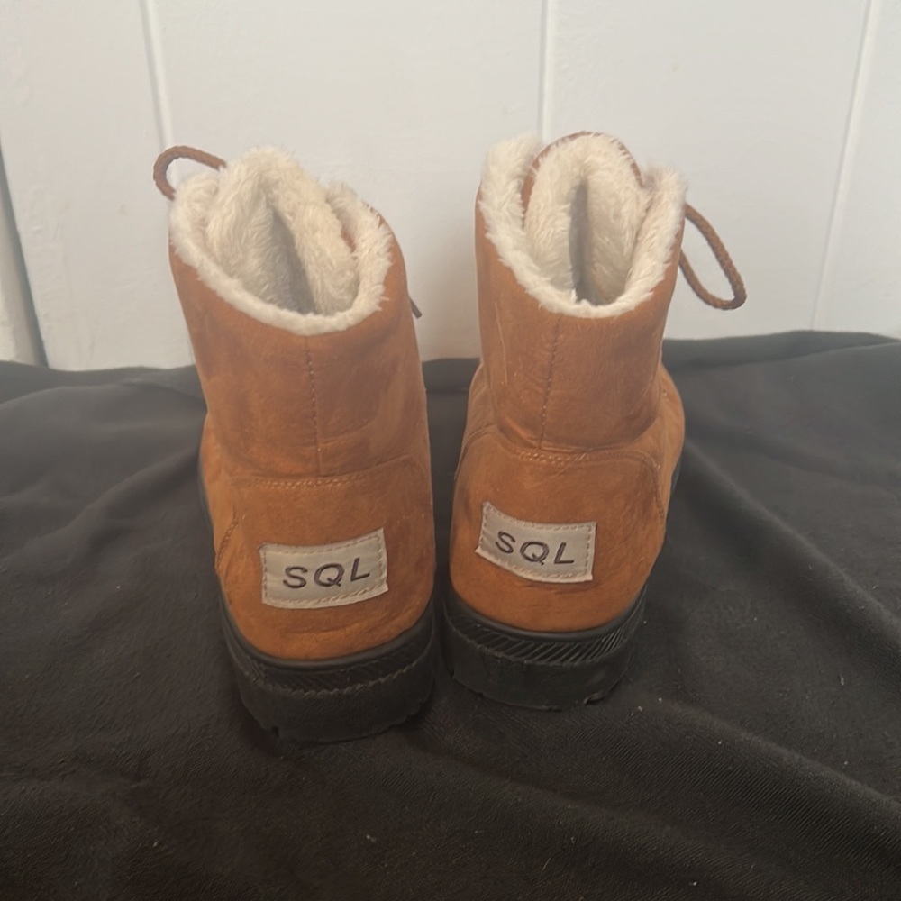 SQL Cozy Boots - Picture 3 of 6